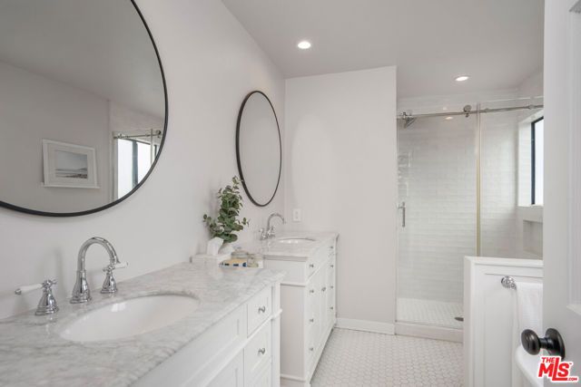 11954 Mayfield Avenue 6, Los Angeles, CA 90049