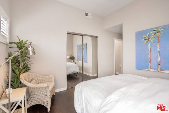 11954 Mayfield Avenue 6, Los Angeles, CA 90049