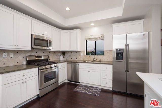 11954 Mayfield Avenue 6, Los Angeles, CA 90049