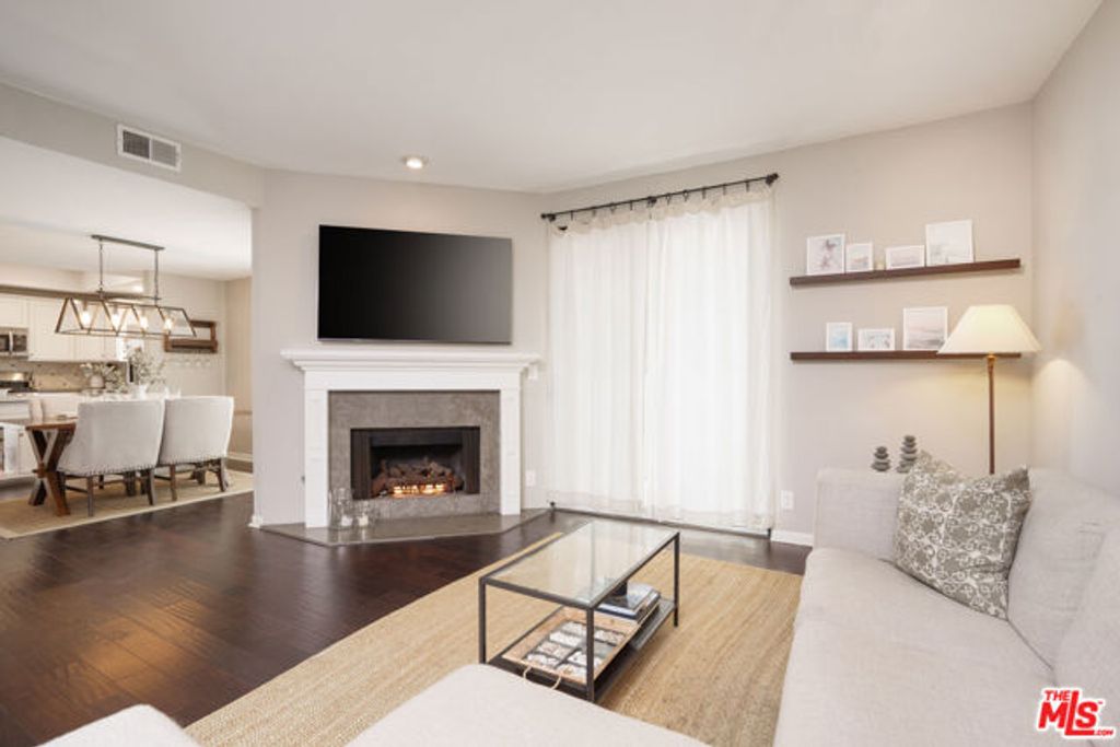 11954 Mayfield Avenue 6, Los Angeles, CA 90049