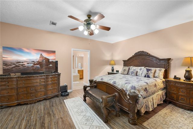 4863 BLAZING, Bryan, TX 77808
