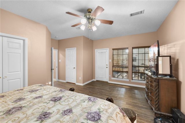 4863 BLAZING, Bryan, TX 77808