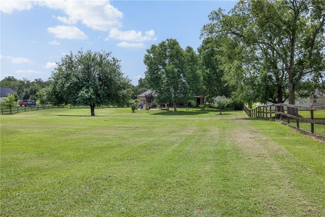 4863 BLAZING, Bryan, TX 77808