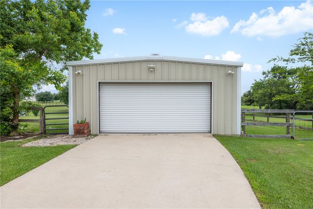 4863 BLAZING, Bryan, TX 77808