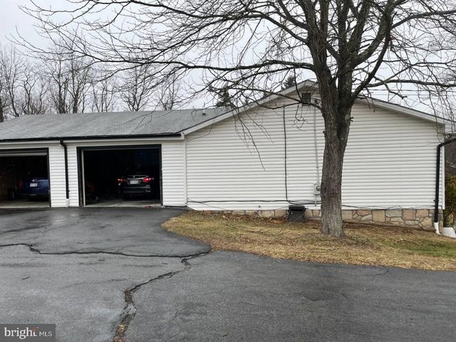 67 GREGORY DR, Martinsburg, WV 25404
