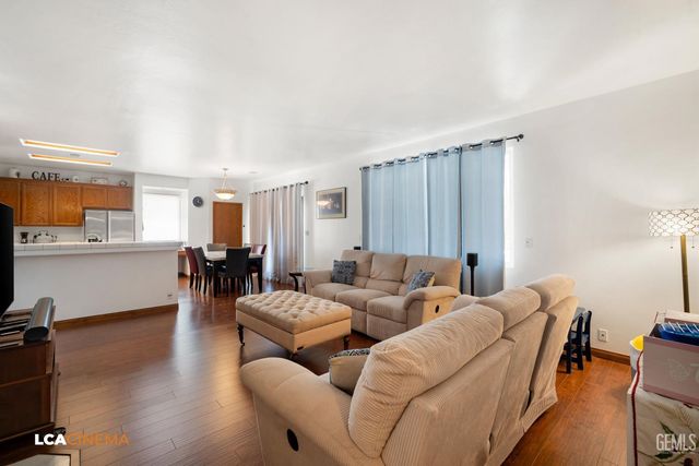 5301 Sand Dollar Court, Bakersfield, CA 93312