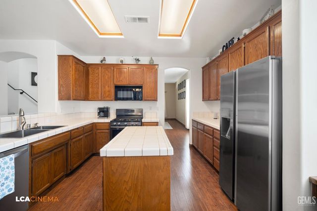5301 Sand Dollar Court, Bakersfield, CA 93312