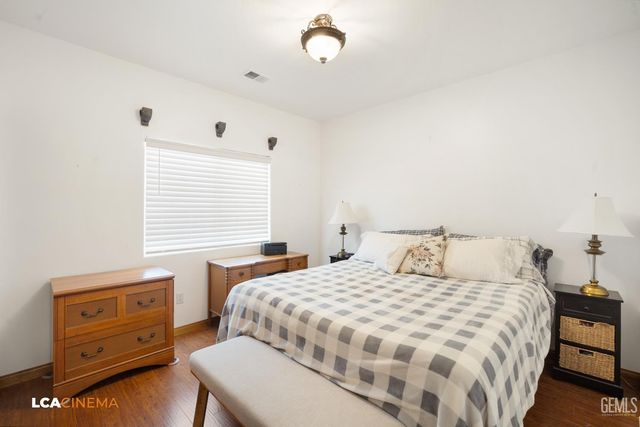 5301 Sand Dollar Court, Bakersfield, CA 93312