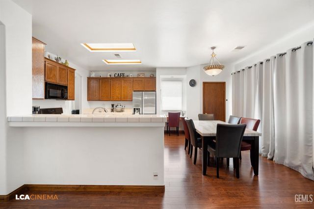 5301 Sand Dollar Court, Bakersfield, CA 93312