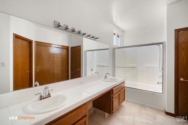 5301 Sand Dollar Court, Bakersfield, CA 93312