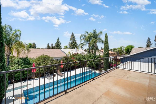 5301 Sand Dollar Court, Bakersfield, CA 93312
