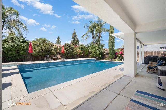 5301 Sand Dollar Court, Bakersfield, CA 93312
