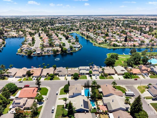 5301 Sand Dollar Court, Bakersfield, CA 93312
