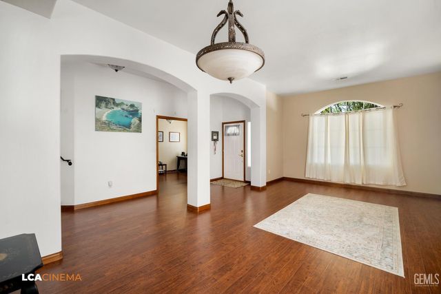 5301 Sand Dollar Court, Bakersfield, CA 93312