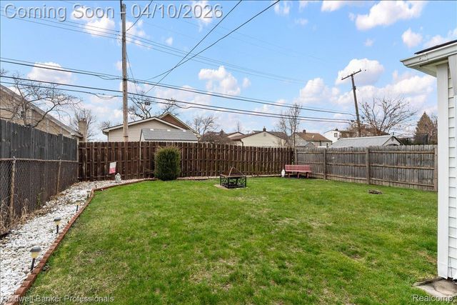 13080 Poplar Street, Southgate, MI 48195