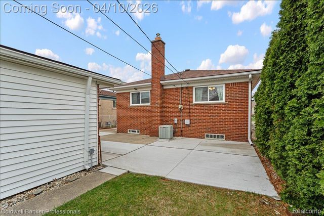 13080 Poplar Street, Southgate, MI 48195