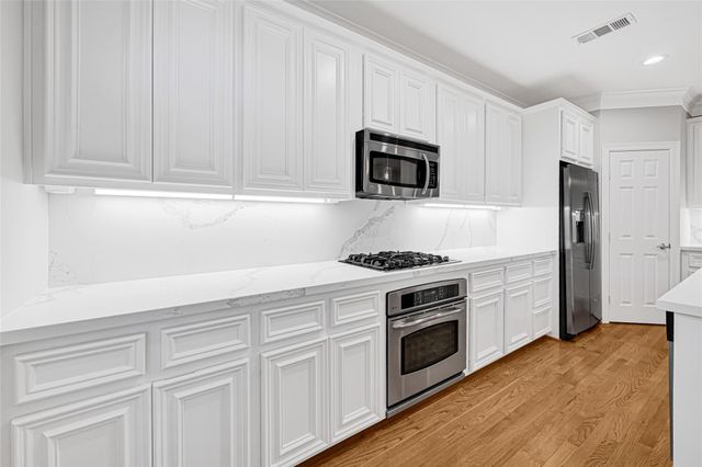 1512 W Clay Street, Houston, TX 77019