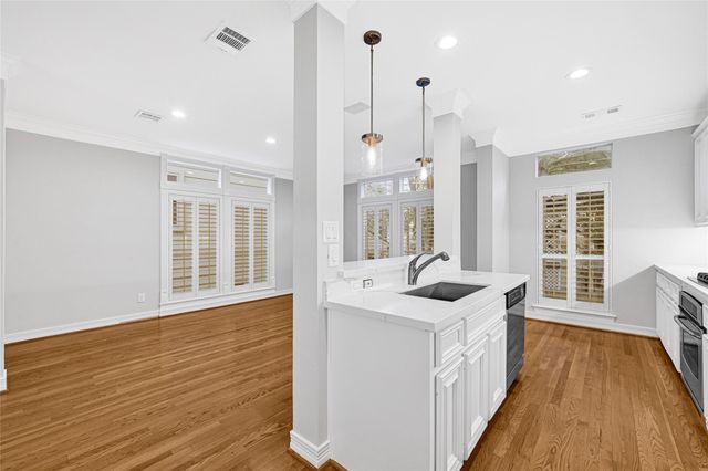 1512 W Clay Street, Houston, TX 77019