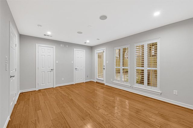 1512 W Clay Street, Houston, TX 77019