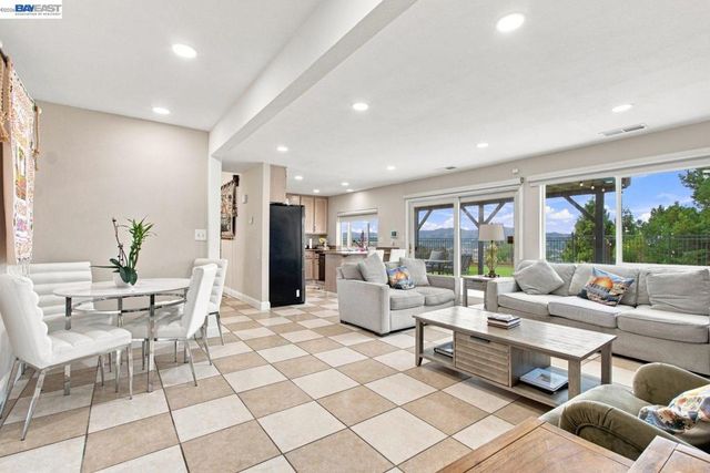 3814 Painted Pony Rd, El Sobrante, CA 94803