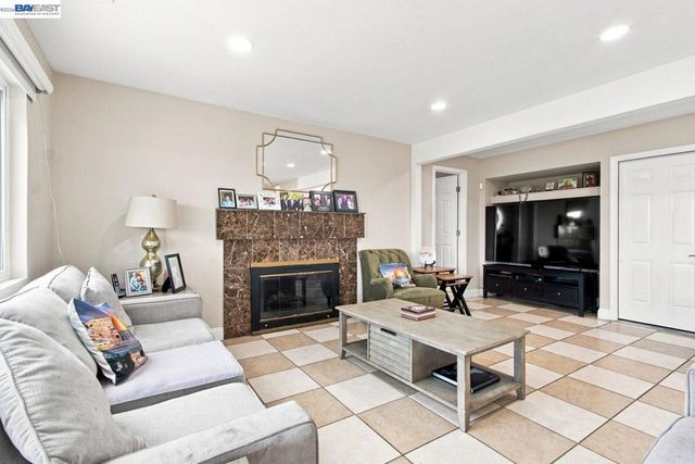 3814 Painted Pony Rd, El Sobrante, CA 94803