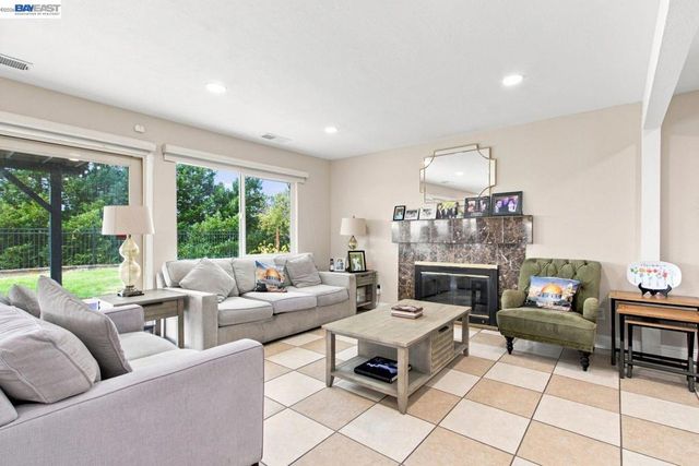 3814 Painted Pony Rd, El Sobrante, CA 94803