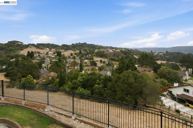 3814 Painted Pony Rd, El Sobrante, CA 94803
