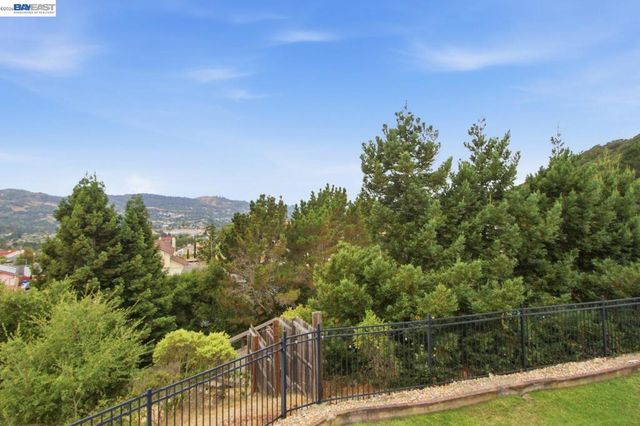 3814 Painted Pony Rd, El Sobrante, CA 94803
