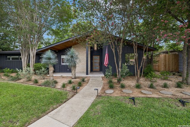 210 WOODCREST DR, San Antonio, TX 78209