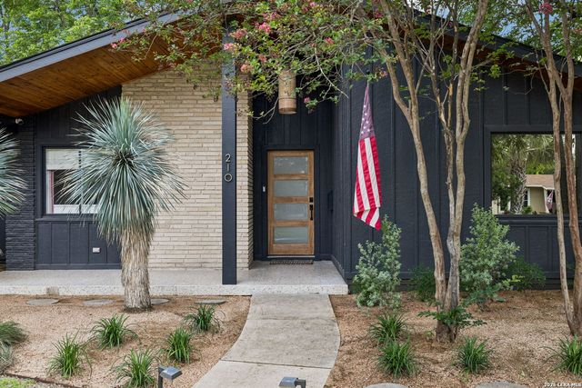 210 WOODCREST DR, San Antonio, TX 78209
