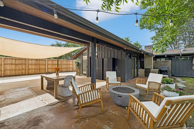 210 WOODCREST DR, San Antonio, TX 78209