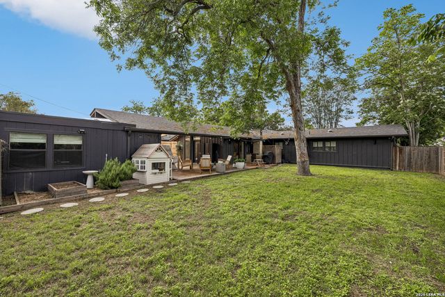 210 WOODCREST DR, San Antonio, TX 78209