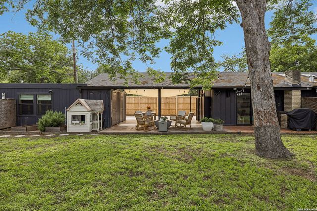 210 WOODCREST DR, San Antonio, TX 78209