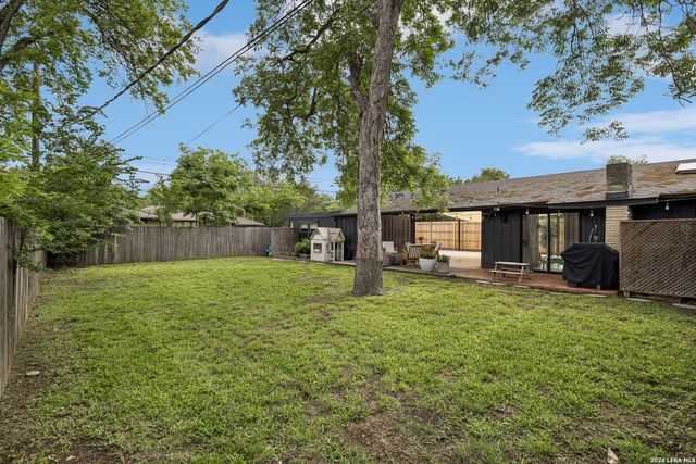 210 WOODCREST DR, San Antonio, TX 78209