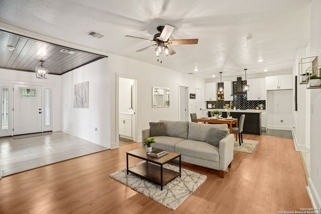 547 Rigsby, San Antonio, TX 78210