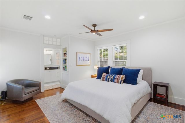 1120 W Hopkins Street, San Marcos, TX 78666