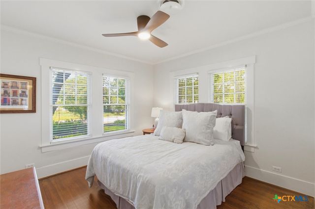 1120 W Hopkins Street, San Marcos, TX 78666