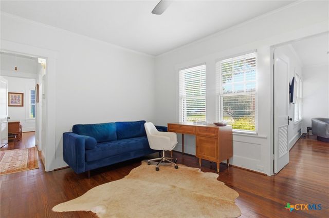 1120 W Hopkins Street, San Marcos, TX 78666