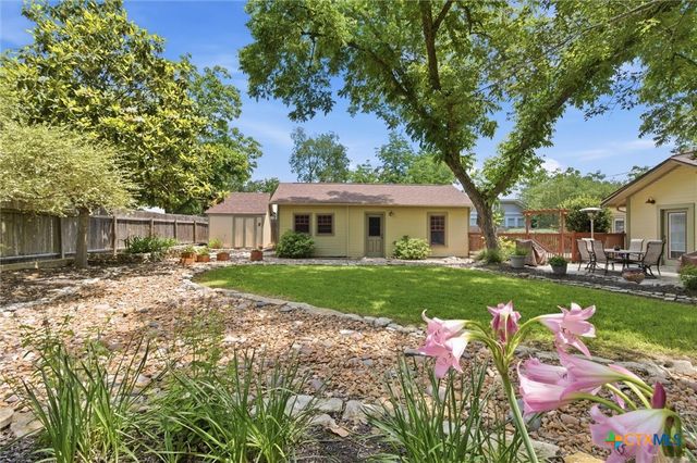 1120 W Hopkins Street, San Marcos, TX 78666