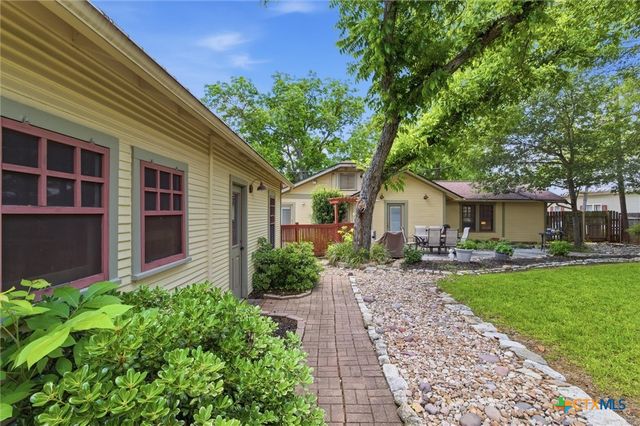1120 W Hopkins Street, San Marcos, TX 78666