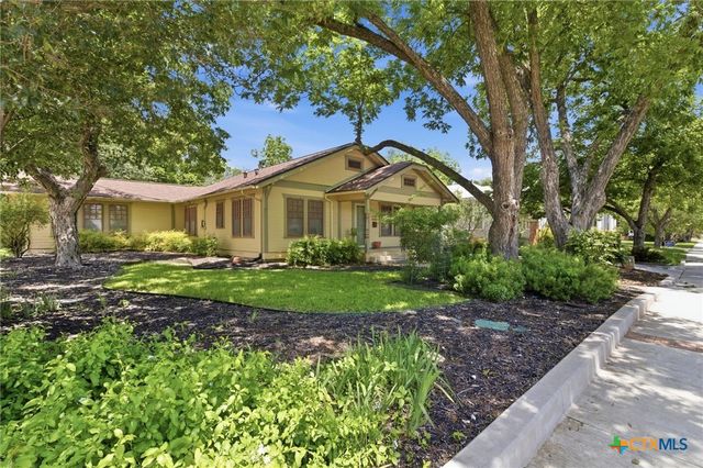 1120 W Hopkins Street, San Marcos, TX 78666