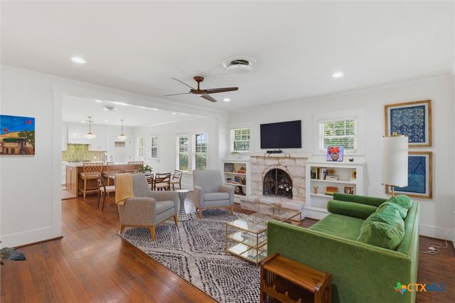 1120 W Hopkins Street, San Marcos, TX 78666