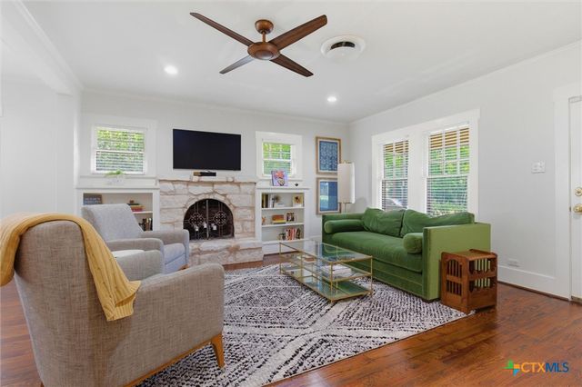 1120 W Hopkins Street, San Marcos, TX 78666