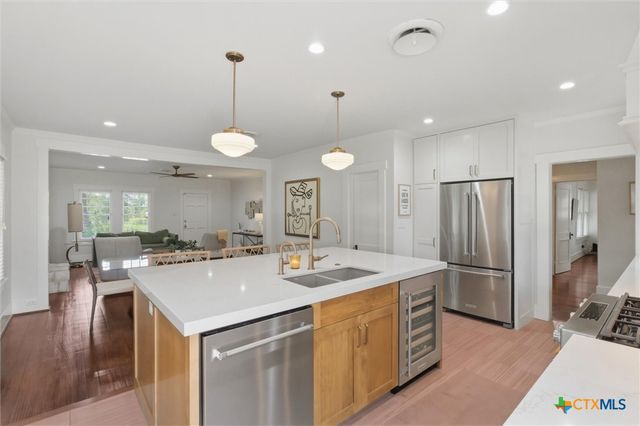 1120 W Hopkins Street, San Marcos, TX 78666