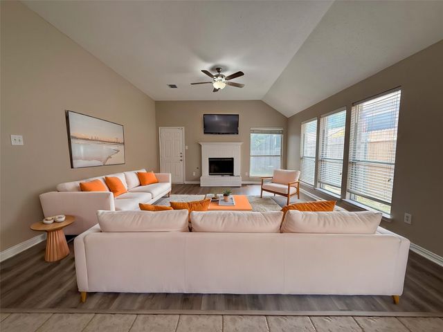 6824 Amberdale Drive, Fort Worth, TX 76137