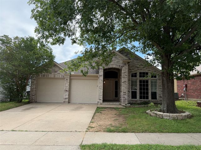 6824 Amberdale Drive, Fort Worth, TX 76137