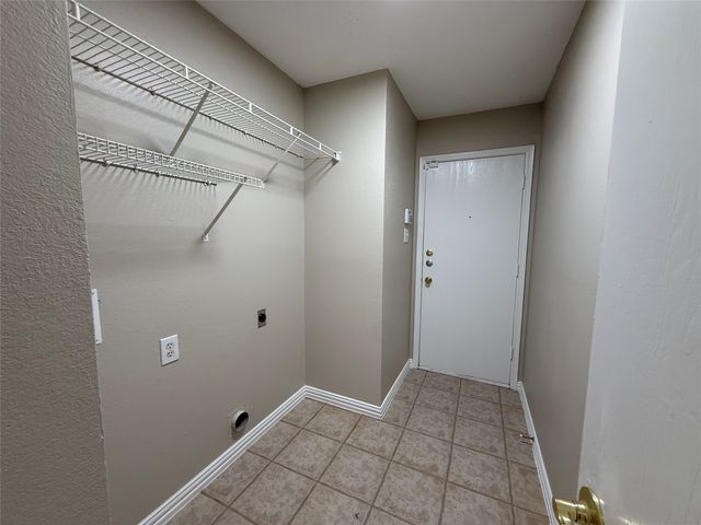 6824 Amberdale Drive, Fort Worth, TX 76137