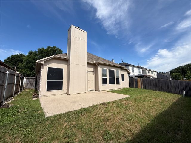 6824 Amberdale Drive, Fort Worth, TX 76137