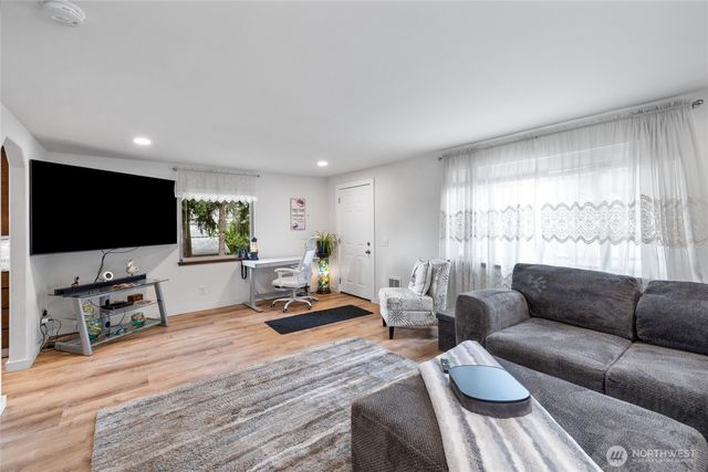 718 160th Street S, Spanaway, WA 98387