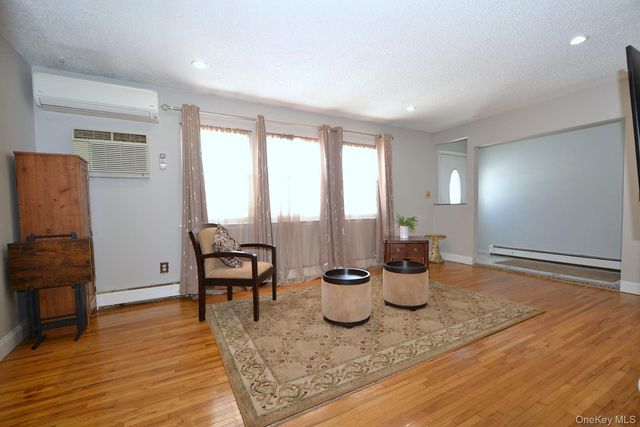 9 Tory Court, Holbrook, NY 11741